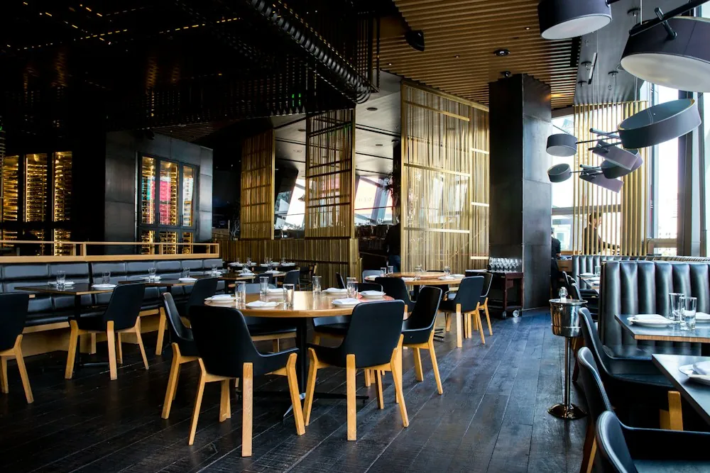 Sfeerbeeld van een brasserie-interieur